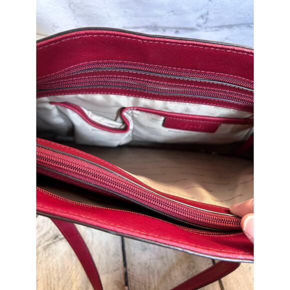 MICHAEL KORS Women’s Frame Out Jet Set Large Tote / Cherry Red - Picture 11 of 15
